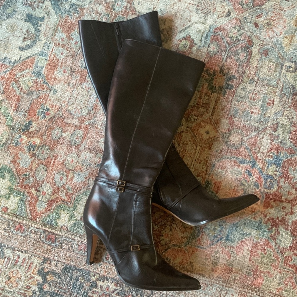 Faconnable Women’s Brown leather heeled zipper boots.  Size 8.